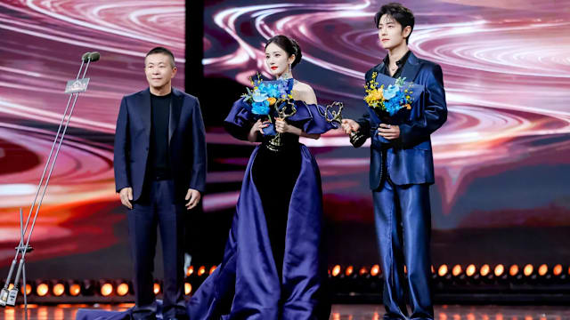 传杨幂在微博之夜“抢C位”，肖战被迫换座？主办方发声了！