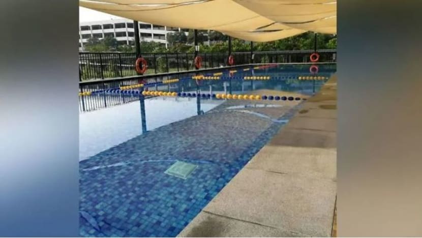 Serbuk klorin dibuang ke dalam saluran kumbahan di sekolah renang Happy Fish Jurong East