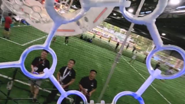 晨光|玩物壮志：无人机足球 老少咸宜注重协作战略