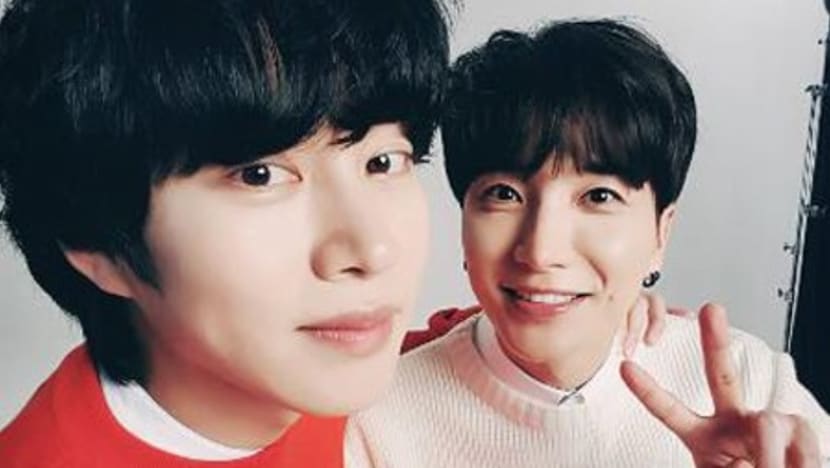 Super Junior′s Heechul and Leeteuk Share Affectionate Photo Super Junior′s Heechul and Leeteuk Share Affectionate Photo