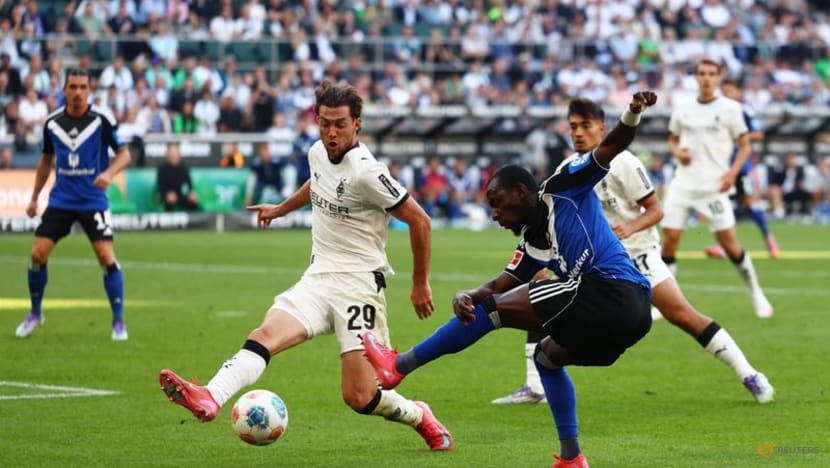 Hamburg earn 0-0 draw at Gladbach on Bundesliga return after seven-year absence