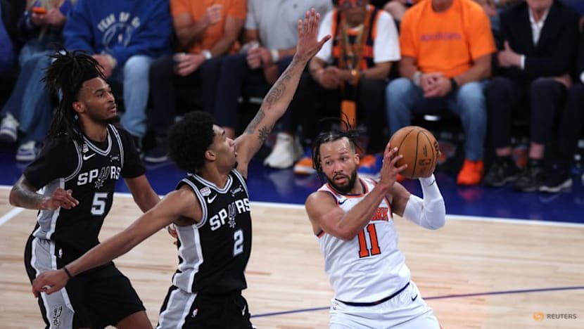 Spurs go into attack mode to top Knicks in Game 3