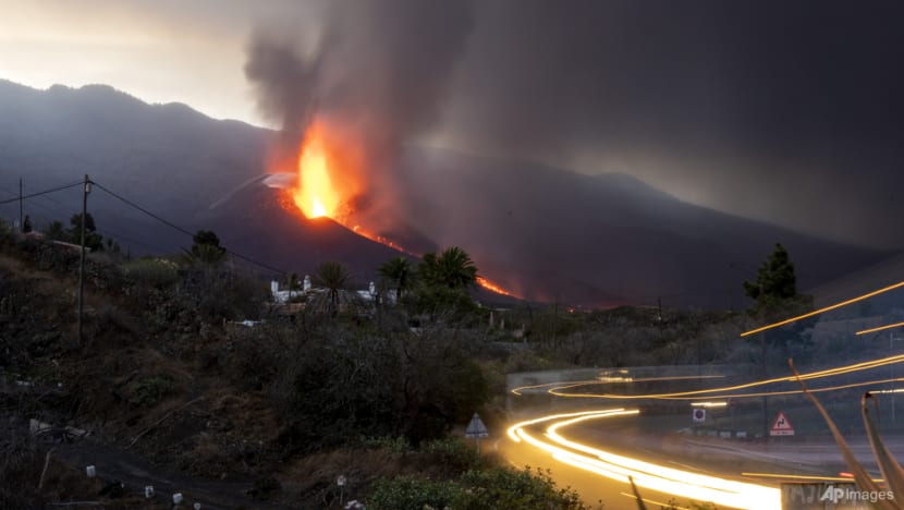 La Palma island braces for more earthquakes as volcano roars on La Palma island braces for more earthquakes as volcano roars on