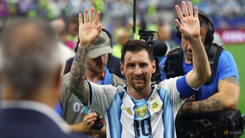 Messi sets World Cup scoring record, sends Argentina to knockout stage