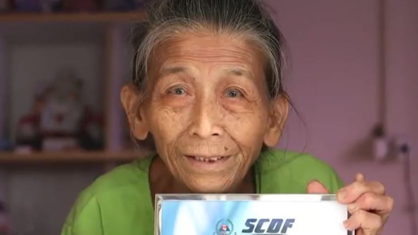 81-year-old woman receives SCDF award for helping put out fire at neighbour’s flat