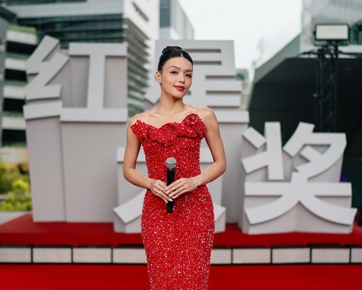 Yes 933 DJ Hazelle Teo giving away 250 waffles to fans to celebrate first Star Awards win