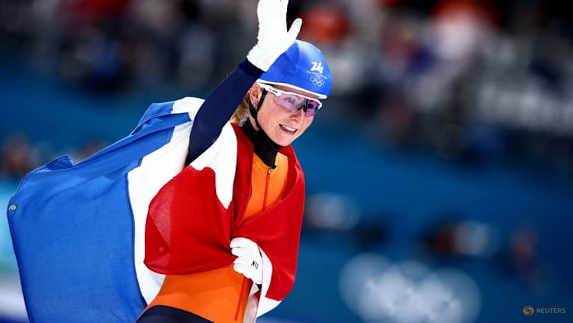 Speed skating-Bergsma rolls back years for gold as Groenewoud seals Dutch double