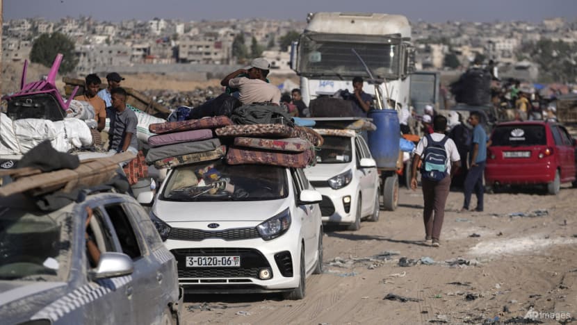 Families flee new Israeli assault in Gaza's Khan Younis Families flee new Israeli assault in Gaza's Khan Younis