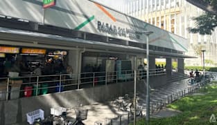 Kes TB: Perniagaan pusat penjaja Bedok Central masih lembap meski dibersihkan secara menyeluruh