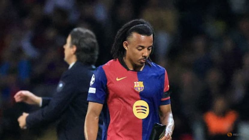 Barcelona's Kounde set to miss crucial games with hamstring injury