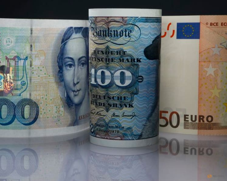 Euro edges up versus dollar after ECB holds rates