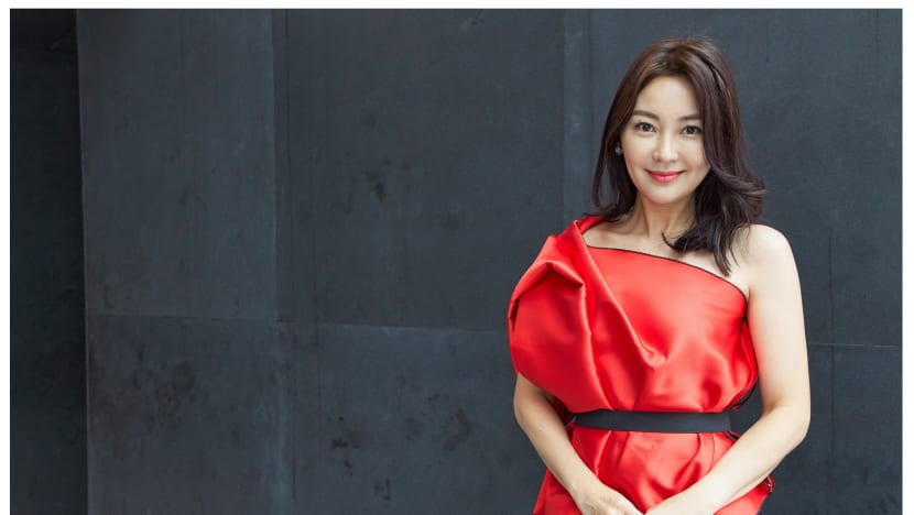 Former Ch 8 Actress Florence Tan Has Someone To Wipe Her Sweat When She Acts In China