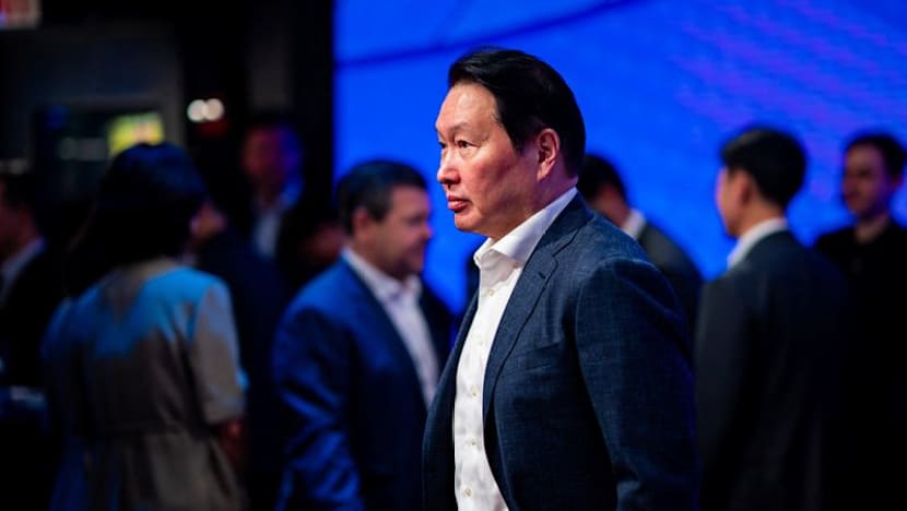SK Group Chairman Chey to sell 2.26% stake in SK Corp for 944 billion won