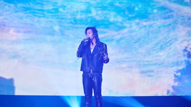 YES 933潮流音乐盛典热烈引爆　张哲瀚《人生海海》荣获“年度金曲”
