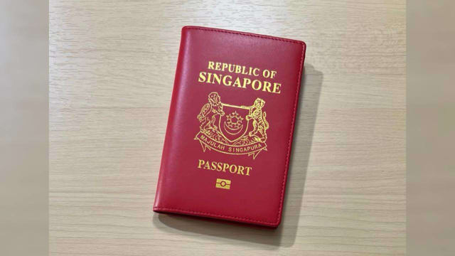 每个26新元！网上疑违规售卖印有我国国徽护照套