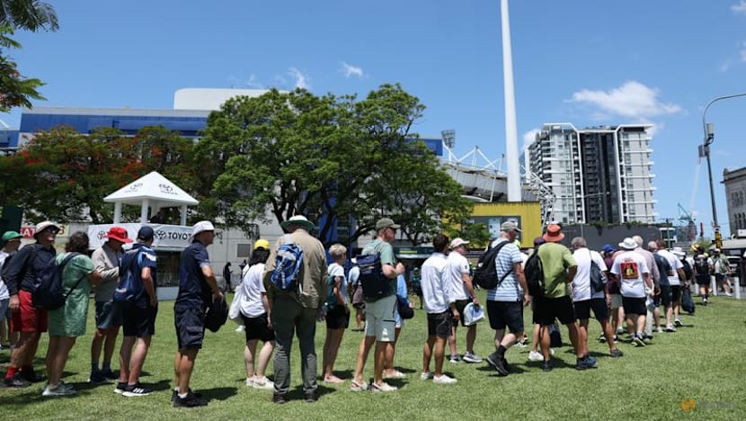 Australia drop Lyon, England to bat after winning toss in second Ashes test