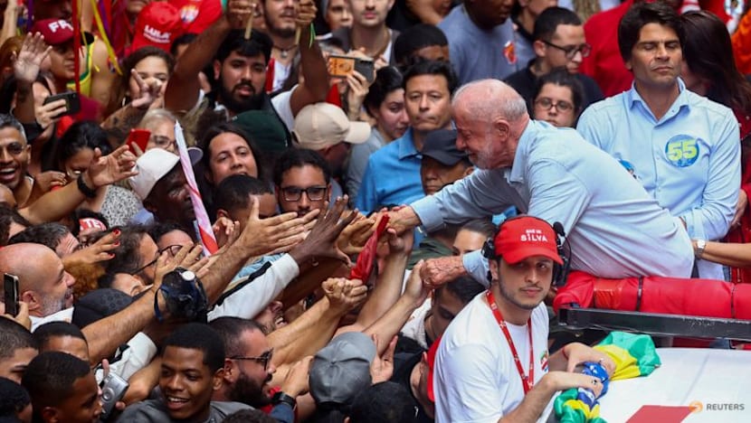Lula, Bolsonaro trade blows in final scramble for votes in Brazil