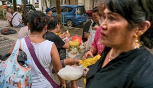 The Philippine migrant workers who help the homeless in Kuala Lumpur | Video