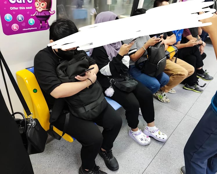 #trending: Foldable seats on MRT trains don’t give more standing room, Redditors say