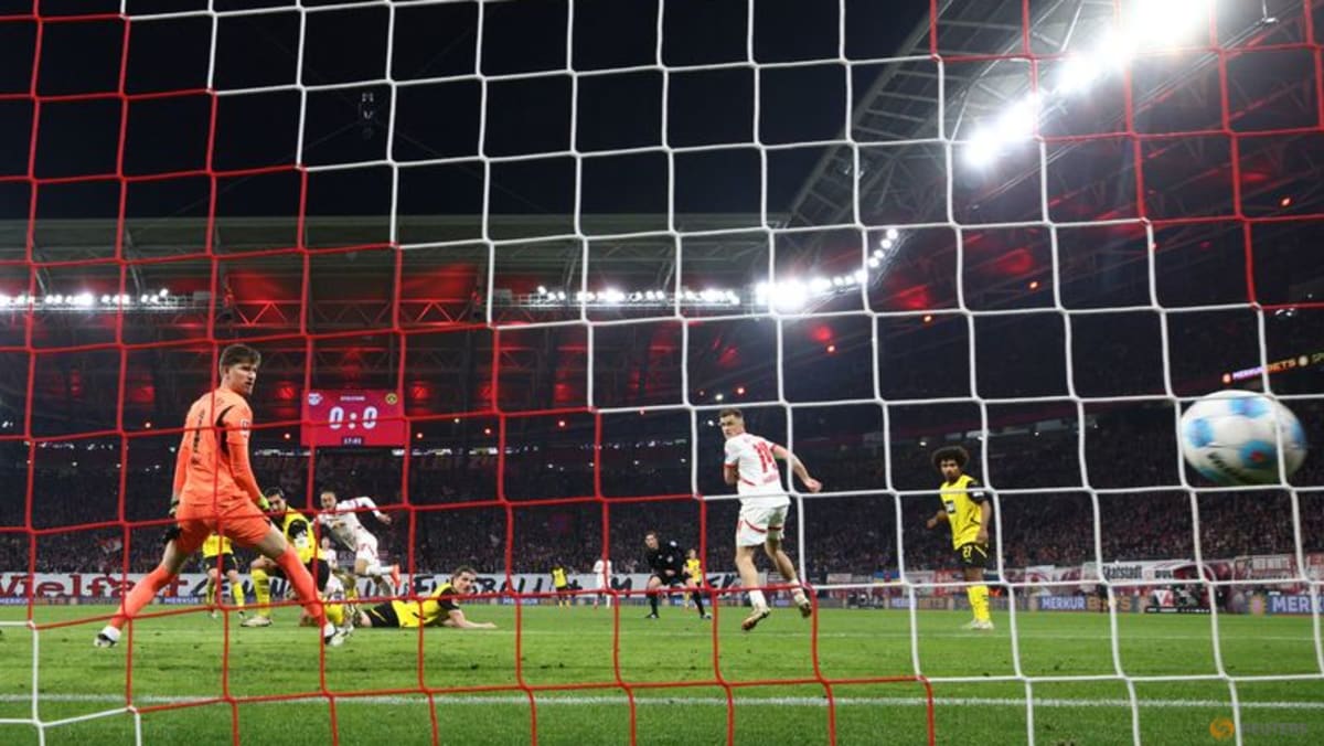 Top-four chasing RB Leipzig beat Dortmund 2-0