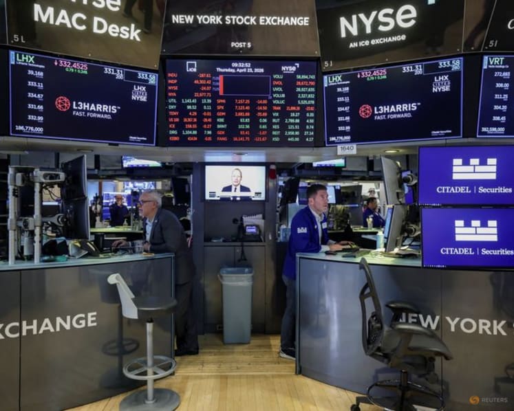 US stocks drift as their record-breaking rally slows, while oil prices rise