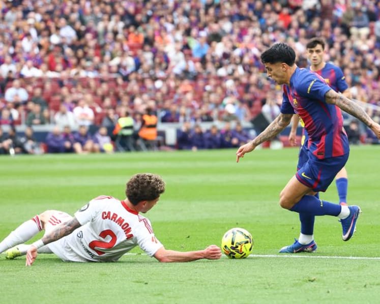 Raphinha hat-trick fires Barcelona past Sevilla to stay top