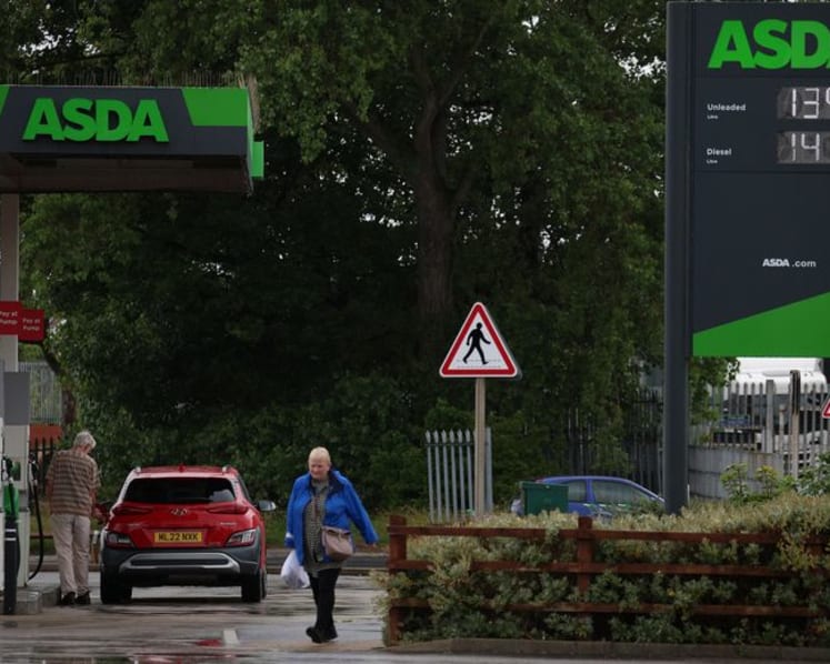 UK grocer Asda taps Ocado to revamp online business