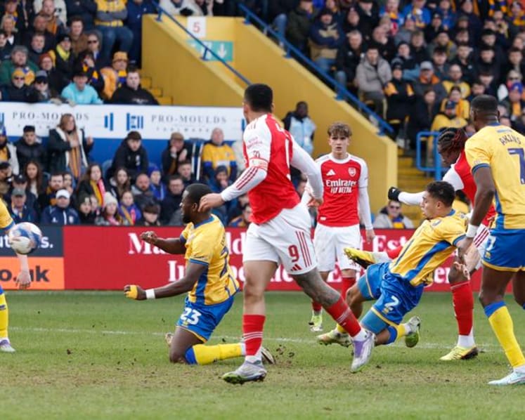 Eze thunderbolt guides Arsenal past Mansfield into FA Cup quarter-finals