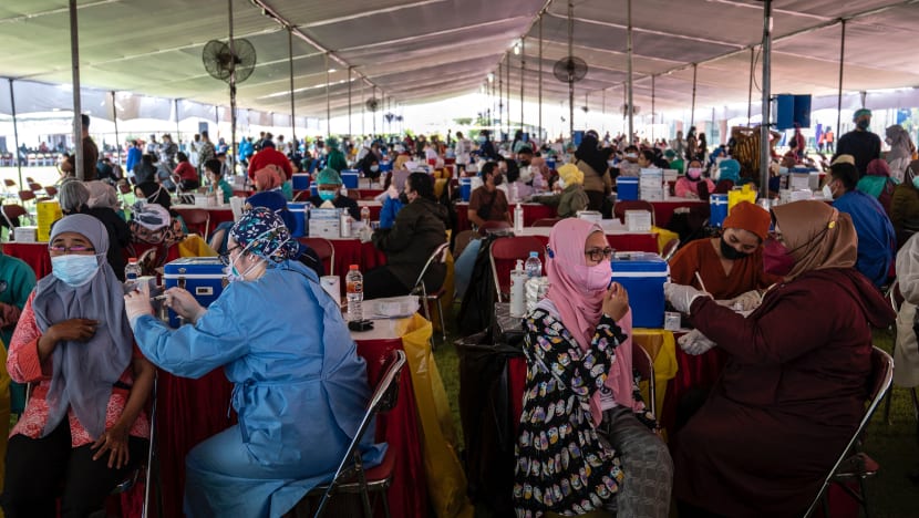 9 pekerja lapangan terbang positif COVID-19, polis Indonesia lancar pengesanan kontak besar-besaran 9 pekerja lapangan terbang positif COVID-19, polis Indonesia lancar pengesanan kontak besar-besaran