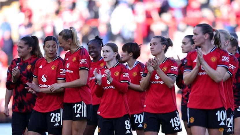 Chelsea go top of WSL as Man United and Arsenal play out a goalless draw