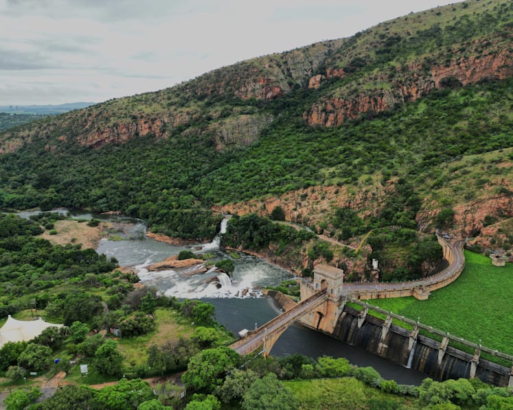 2 Singaporean tourists die after canoes capsize in South African river