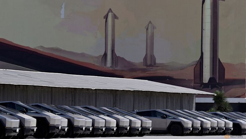 SpaceX's satellite ambitions squeeze out rivals reliant on its rockets