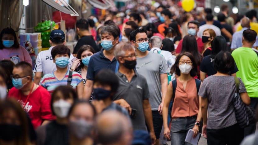 Singapore's total population up 3.4% year-on-year to 5.64 million in June 2022, but still below pre-pandemic levels