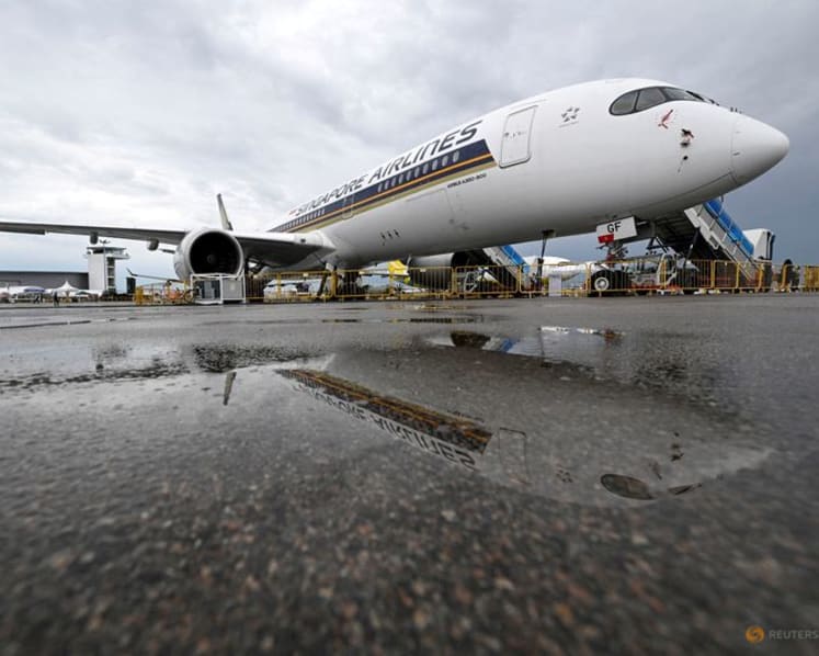 Singapore Airlines Q3 profit tumbles due to loss of one‑off merger gain, higher fuel costs