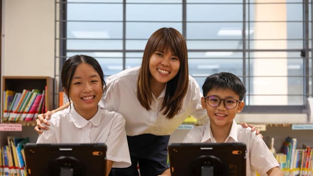 黄总理和李资政 感谢教育工作者耐心奉献培养学生