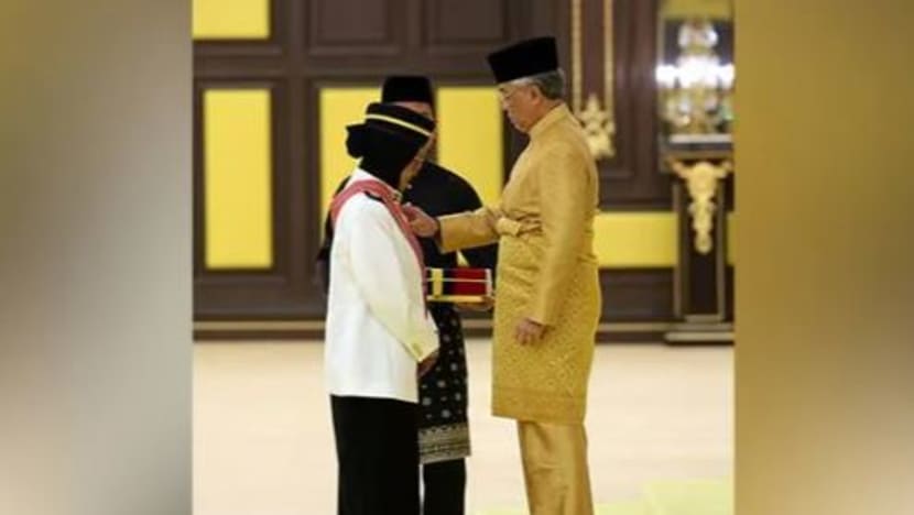 Pelakon Fauziah Nawi dikurnia gelaran 'Datuk'