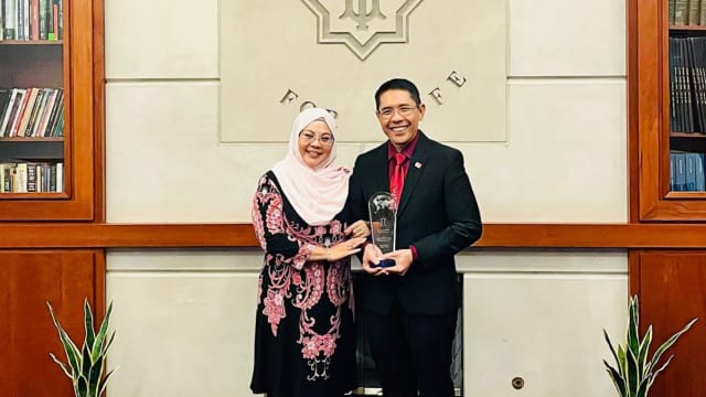 孟理齐获美国大学国际校友杰出成就奖