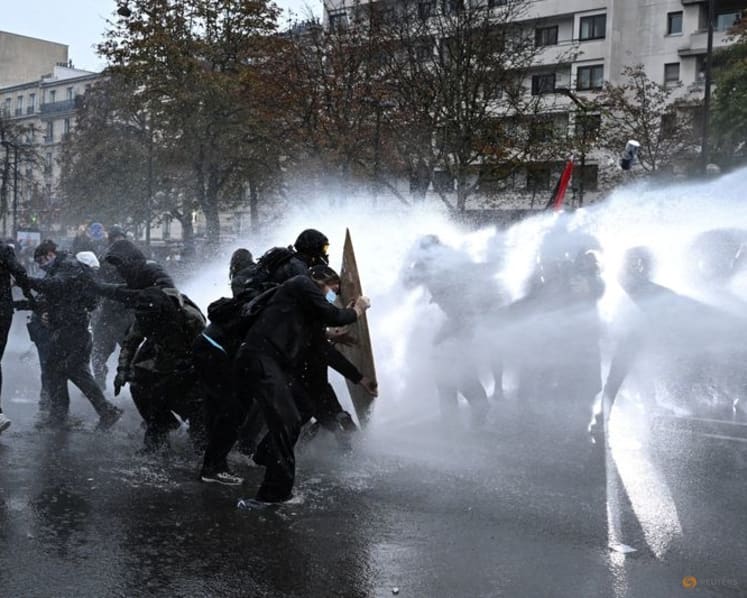 Clashes break out as hundreds of thousands protest in France