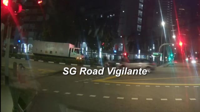 41岁脚踏车骑士疑闯红灯被撞飞 伤重不治 