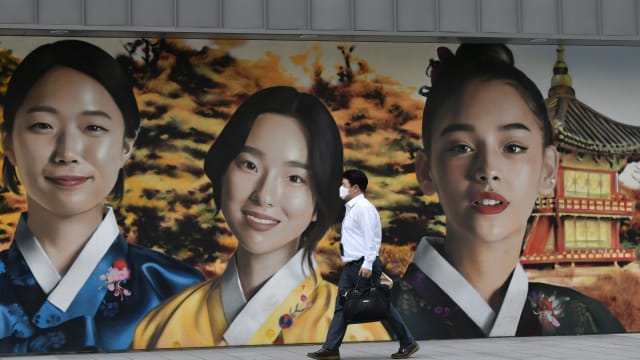 韩国冠病病例连续三天超过五万起