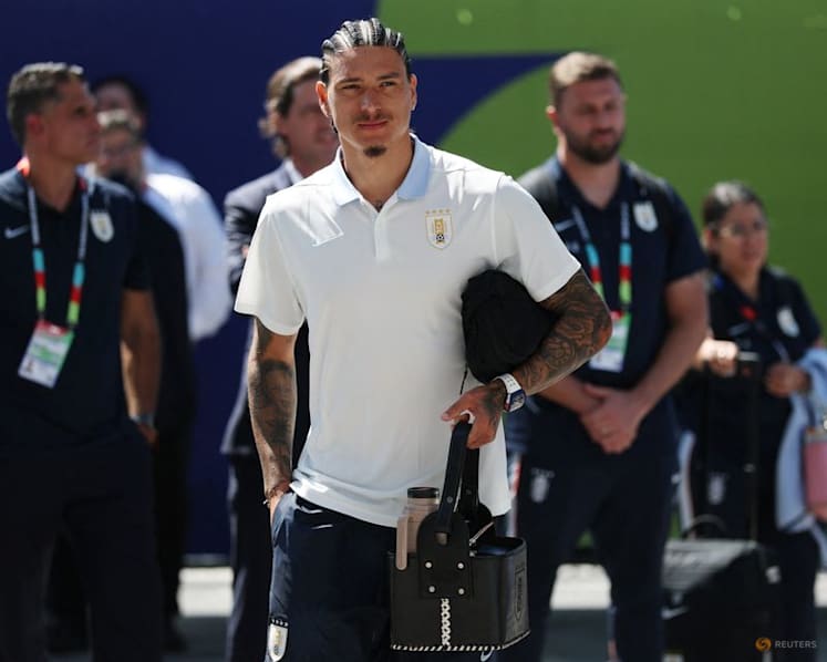 Uruguay drop Nunez for Cape Verde clash as Bielsa packs midfield