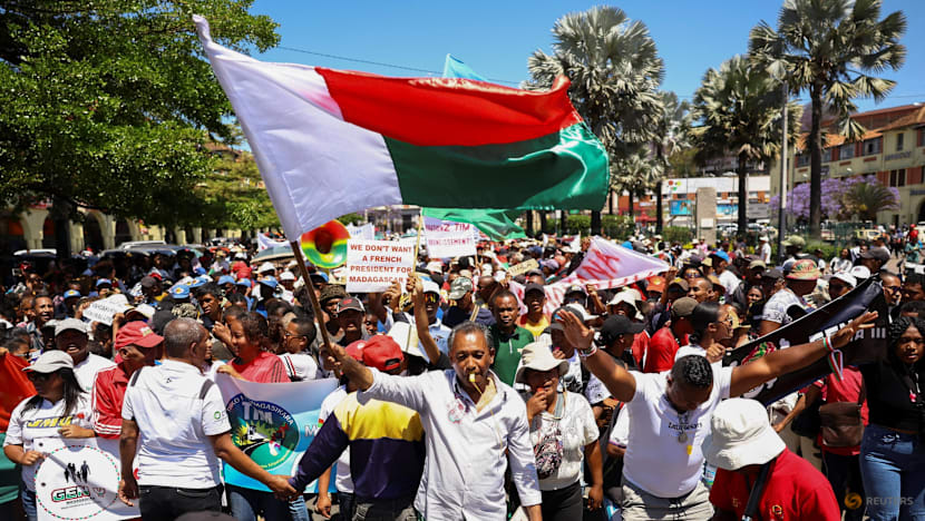 Madagascar president hangs on to power as thousands protest Madagascar president hangs on to power as thousands protest