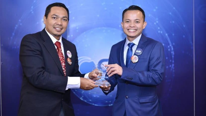 Siapa kata anda tidak boleh jalankan niaga tutor di sini, walau berada beribu batu di Eropah?
