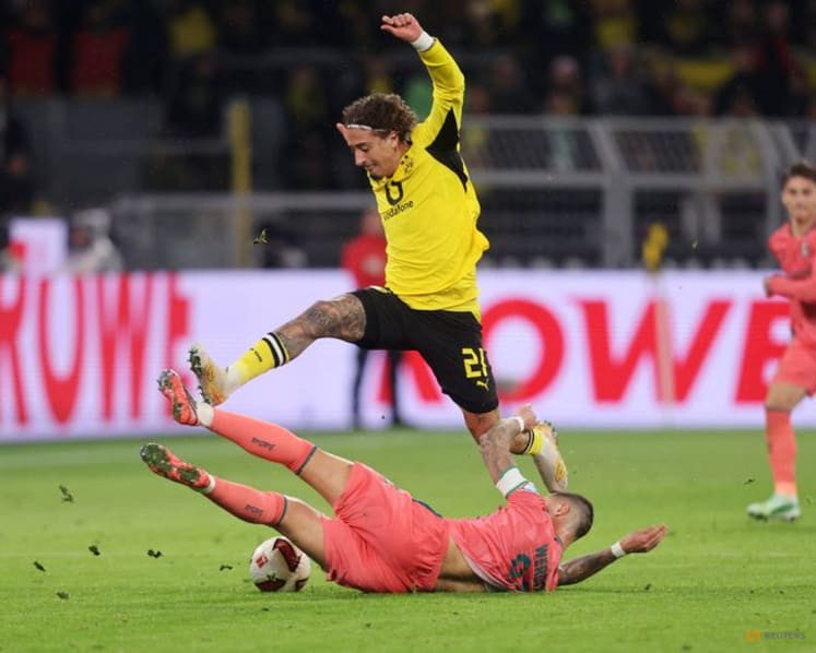 Fullkrug haunts former side as Bremen battle for 2-2 draw at Dortmund